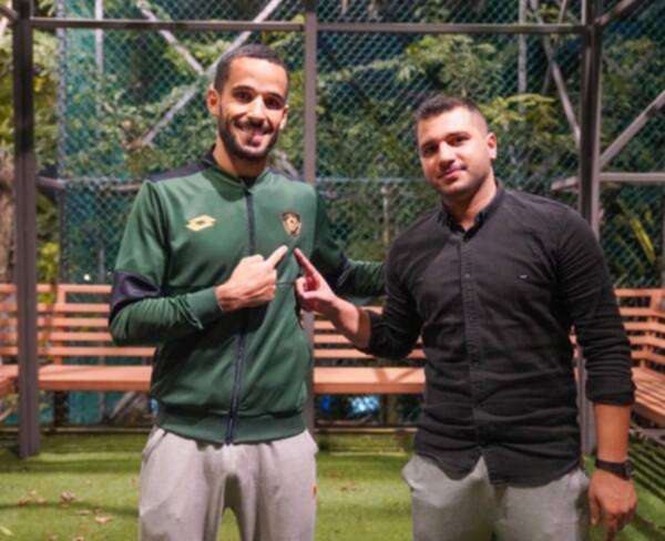 مرضي ووكيله بعد الاتفاق مع ناديه الجديد