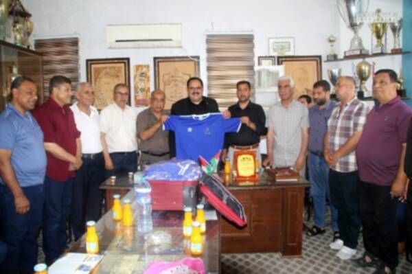 من تسليم الزي الرسمي