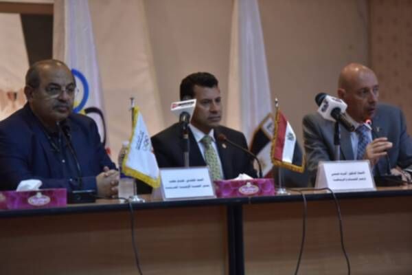 وزير الشباب يتحدث لأعطاء البعثة