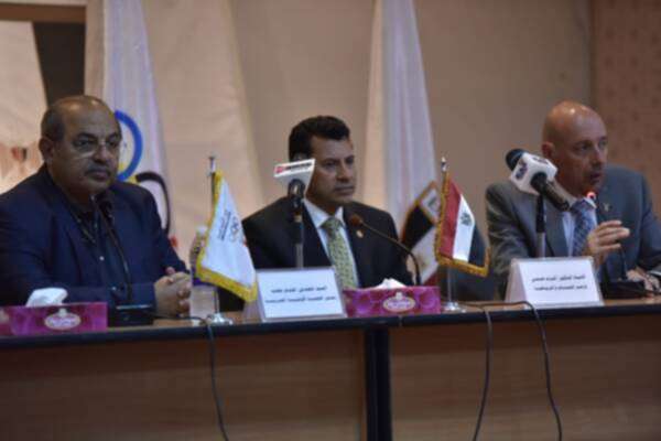 وزير الشباب يتحدث لأعطاء البعثة