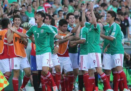 فرحة ناشئي المكسيك بعد التأهل للمباراة النهائية