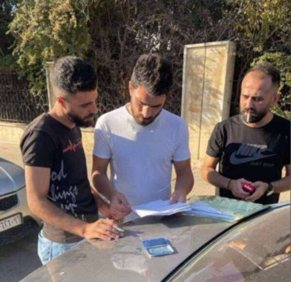 جانب من التوقيع المثير للجدل