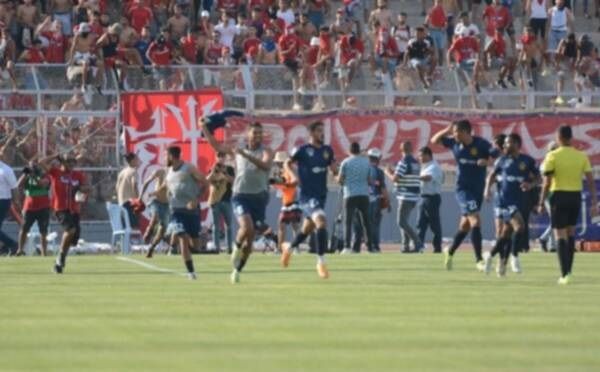 من أحداث الشغب في اللقاء