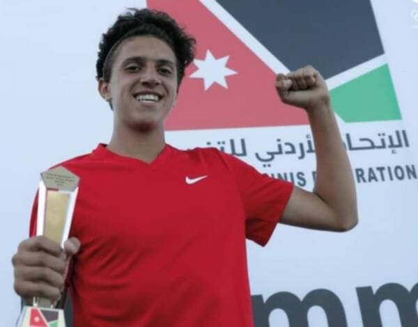 القطب فرحا بالتتويج