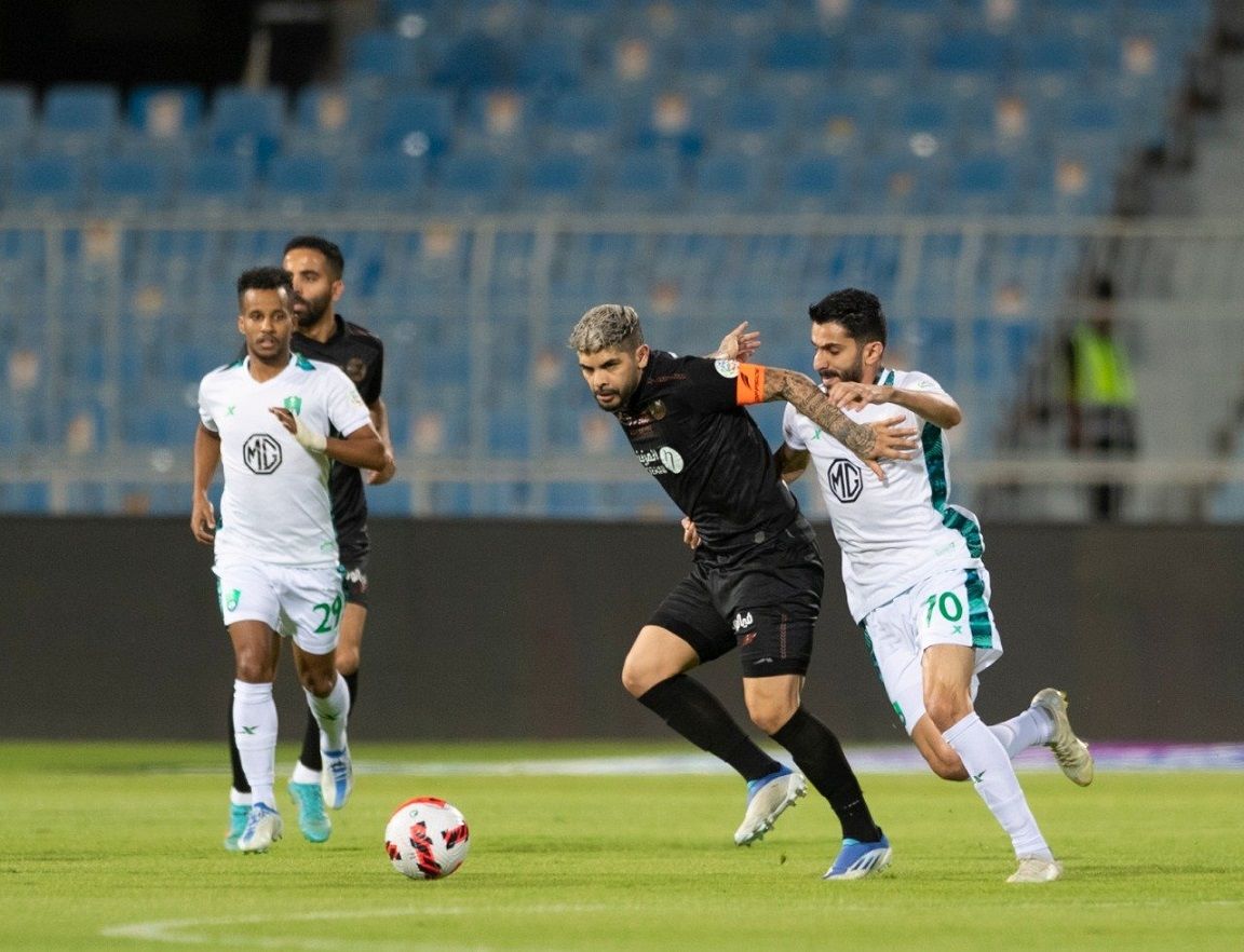 من مباراة الأهلي والشباب