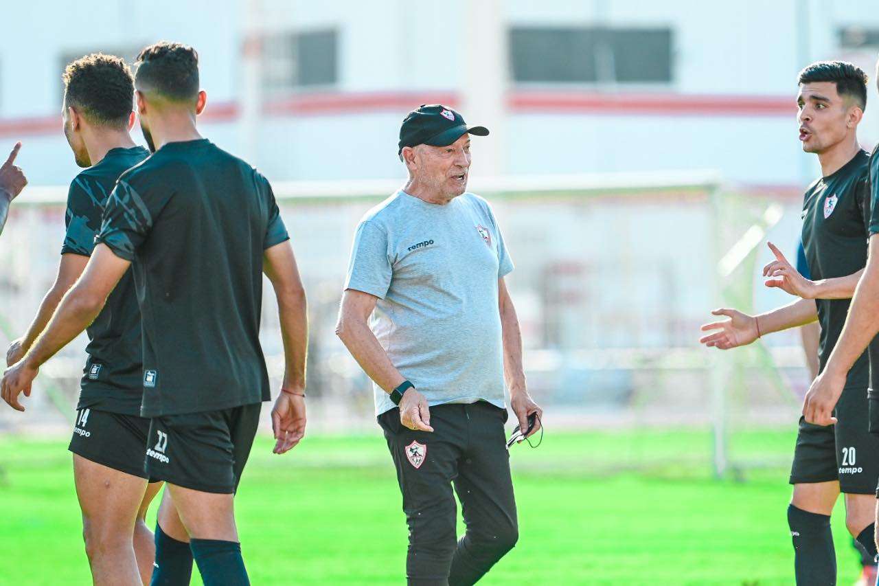 فيريرا خلال تدريبات الزمالك