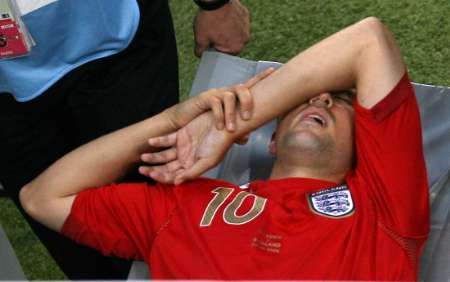 الانجليزي مايكل اوين ،، وسلسلة من الاصابات التي لم تتوقف ! فهل التأمين الحل