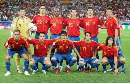 لاعبو المنتخب الاسباني الاساسي ،، لن يشارك منهم إلا القليل !