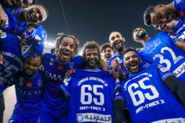 الشهراني مع لاعبي الهلال