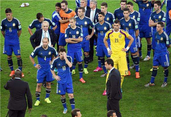 خيبة أمل لاعبي منتخب الأرجنتين بعد نهائي 2014