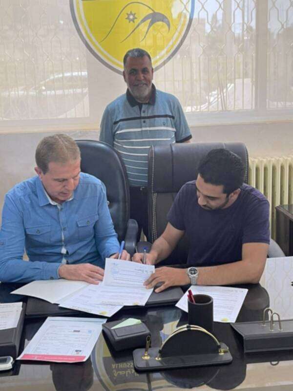 من توقيع الحكيم