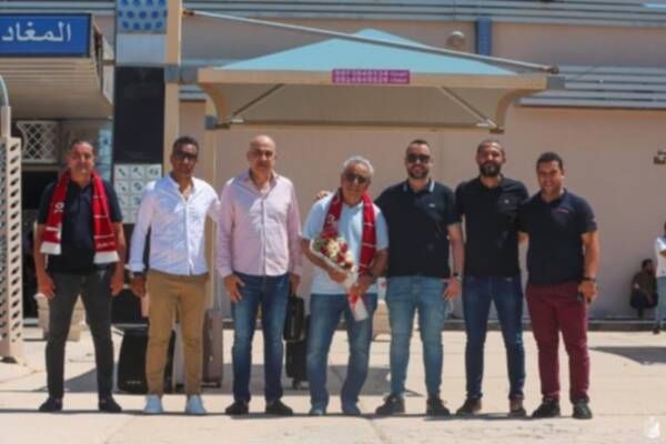 البنزرتي مع مسؤولي الأهلي بنغازي