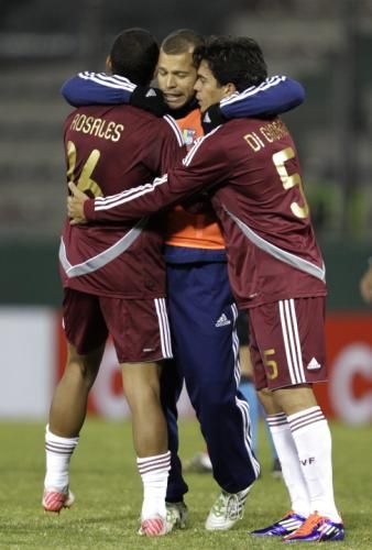 2011-07-09t234700z_01_slt517_rtridsp_3_soccer-copa_reuters