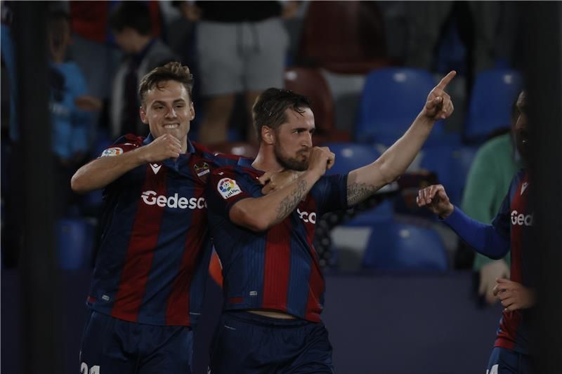 لاعبو ليفانتي