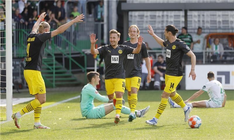 باسلاك مع لاعبي دورتموند