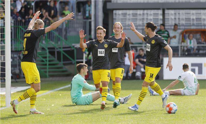 باسلاك مع لاعبي دورتموند