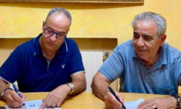 من توقيع العقود