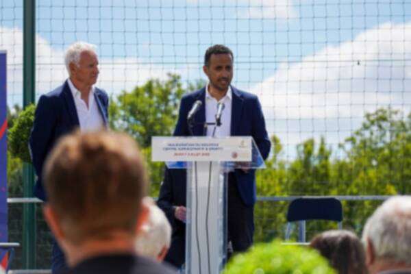 عبدالله الغامدي يرافقه باتريك تروتينو