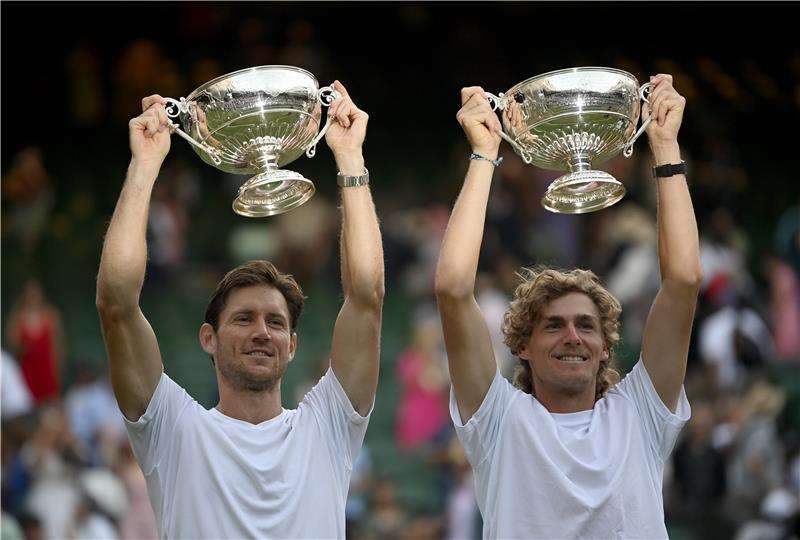 ماثيو إيبدن وماكس بورسيل