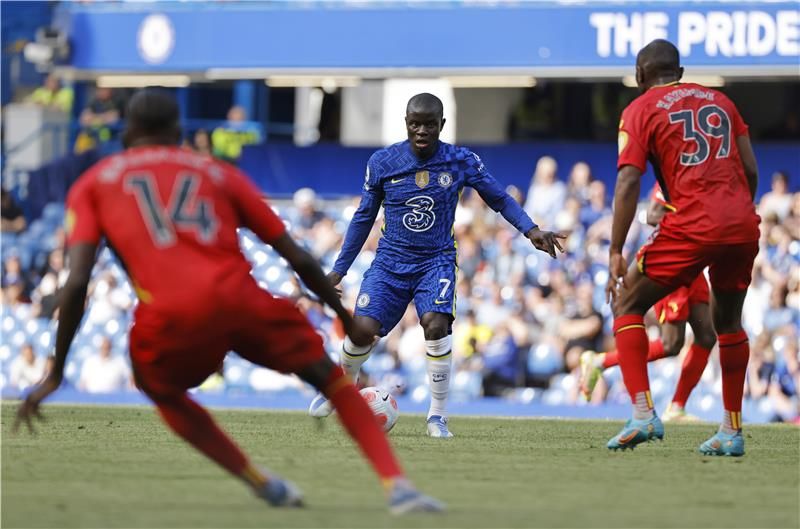 كانتي بالقميص الأزرق