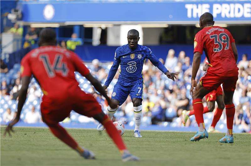 كانتي بالقميص الأزرق