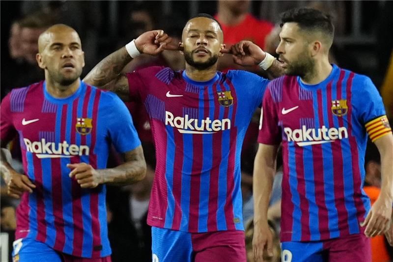 ديباي مع لاعبي برشلونة