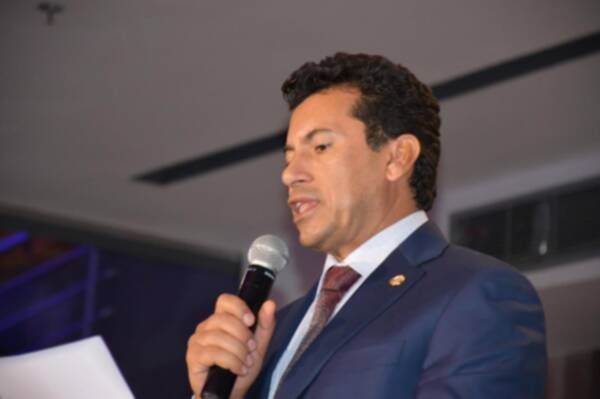 من الافتتاح