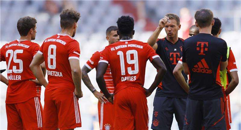 ناجلسمان مع لاعبيه