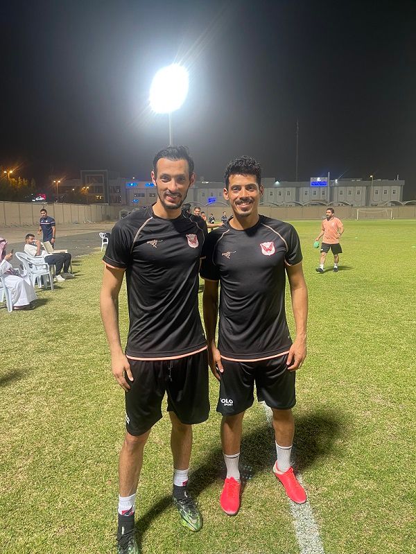 فهد الرشيدي (يسار)