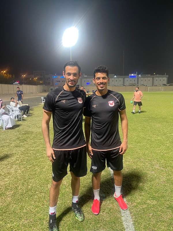 فهد الرشيدي (يسار)