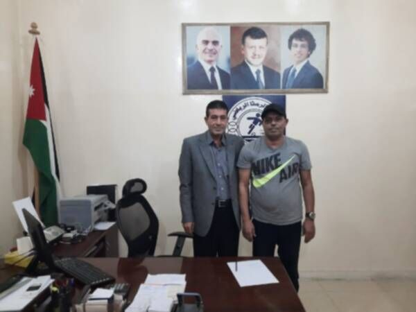 قاسم والزعبي خلال توقيع العقد