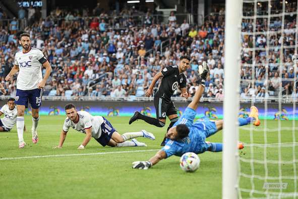 إيمانويل رينوسو