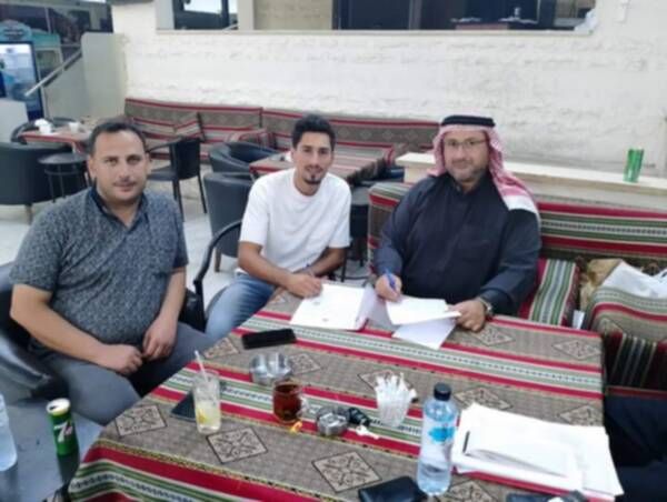 من توقيع العقد