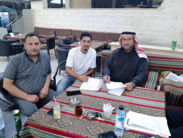 من توقيع العقد