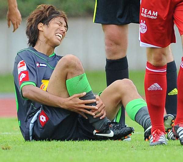 يوكي أوتسو فشل في الإحتكاك جسدياً مع اللاعبين الالمانيين والدنماركيين في المباراة الودية