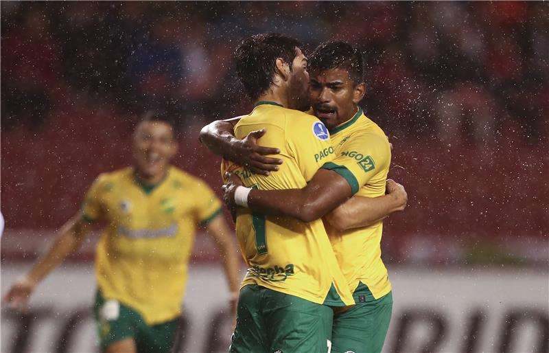 ديفينسا خوستيكا