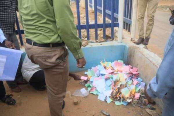 حرق بطاقات الاقتراع