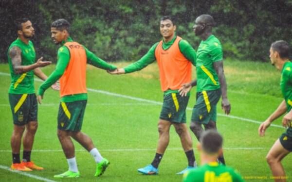 مصطفى محمد في أول مران مع فريقه الجديد نانت الفرنسي