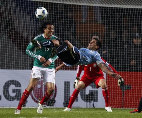 2011-07-13t020119z_01_lpt714_rtridsp_3_soccer-copa_reuters