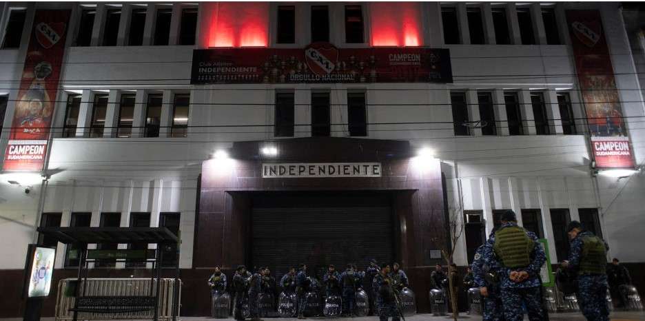 الشرطة تؤمن مقر النادي