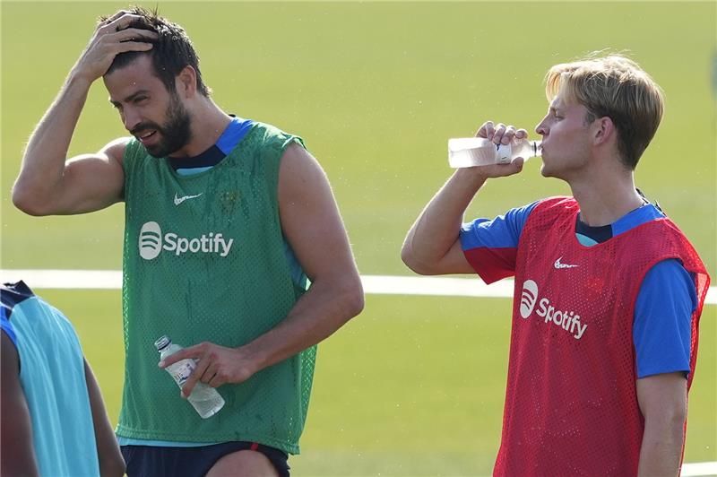 دي يونج (يمين)