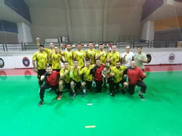 فريق الجيش يحتفل بالتأهل