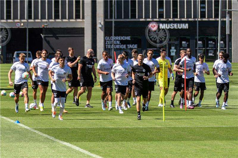 لاعبو آينتراخت فرانكفورت