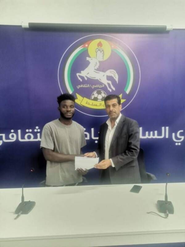 من حفل توقيع ليوناردو