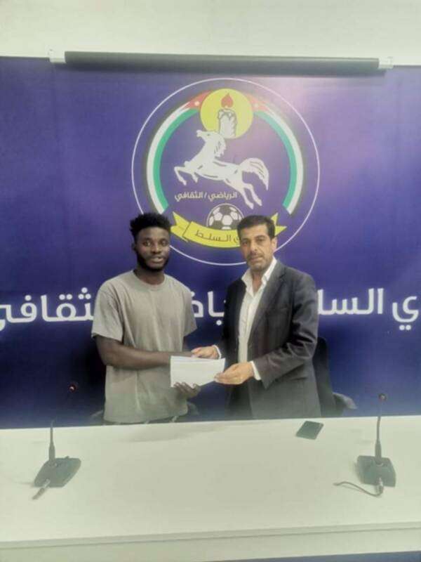 من حفل توقيع ليوناردو