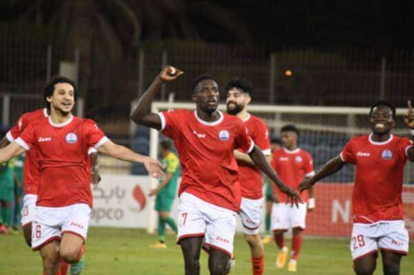 لاعبو فريق سترة