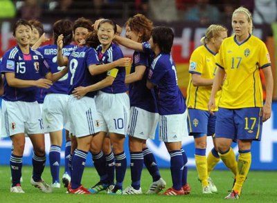 فرحة لاعبات اليابان بعد التأهل للمباراة النهائية