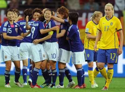 فرحة لاعبات اليابان بعد التأهل للمباراة النهائية