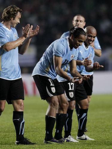 2011-07-13t012350z_01_lpt605_rtridsp_3_soccer-copa_reuters