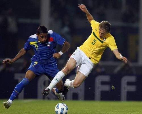 2011-07-14t013016z_01_mbh12_rtridsp_3_soccer-copa_reuters